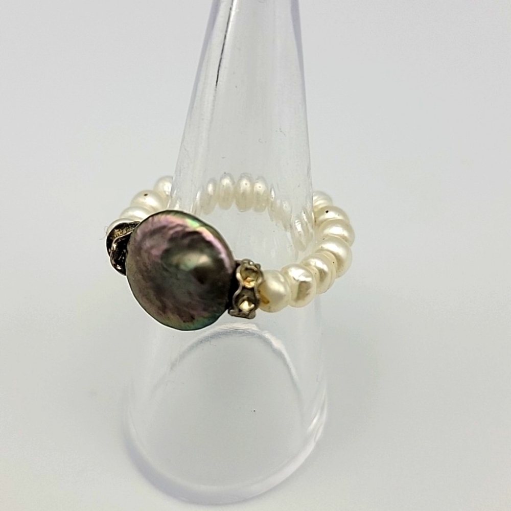 Elegant Coin Pearl Beaded Fresh Water Pearls Stretch Ring US Size 7.5 + Boho
